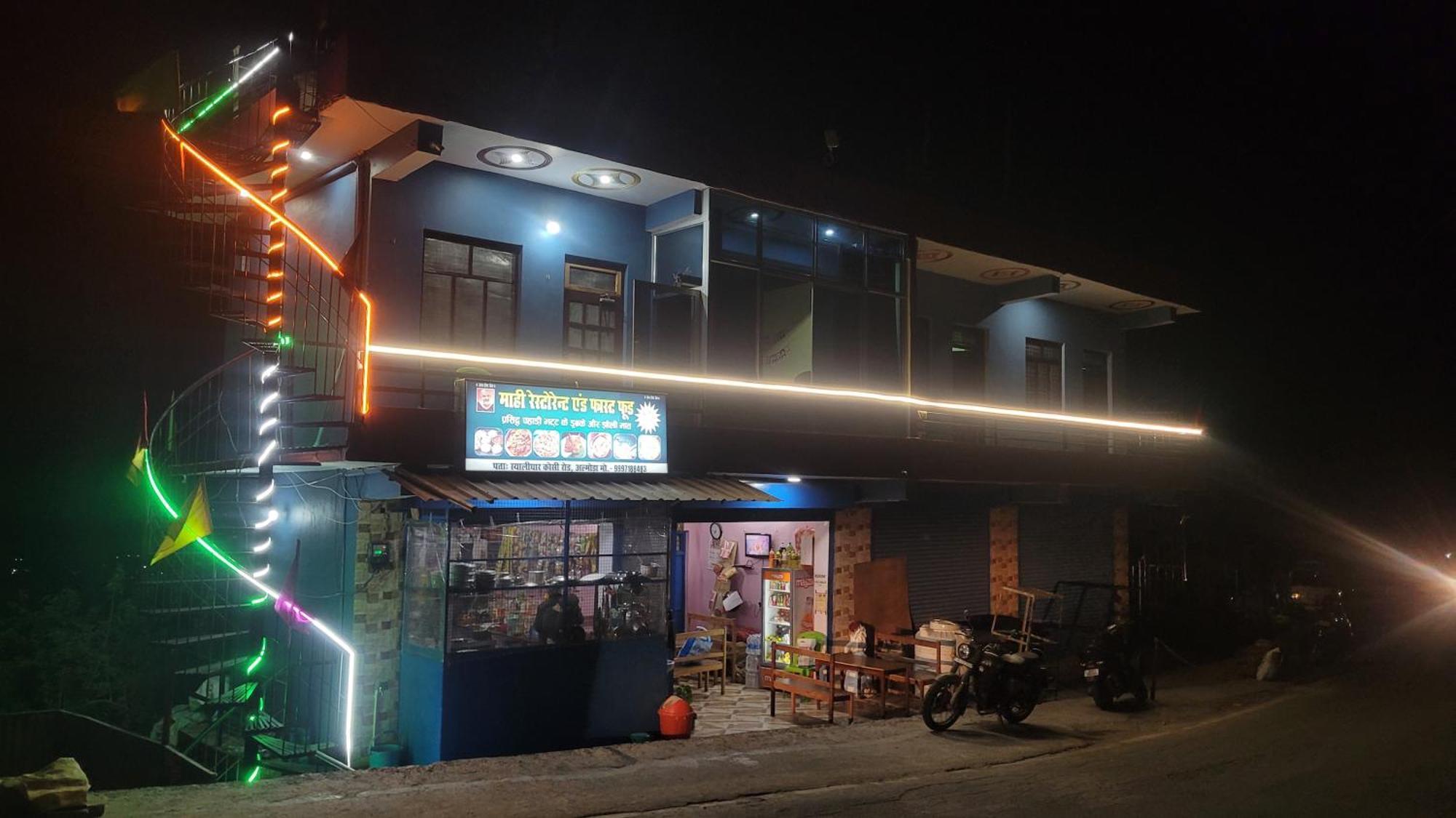 Mahi Restaurant & Guest House อัลโมรา ภายนอก รูปภาพ