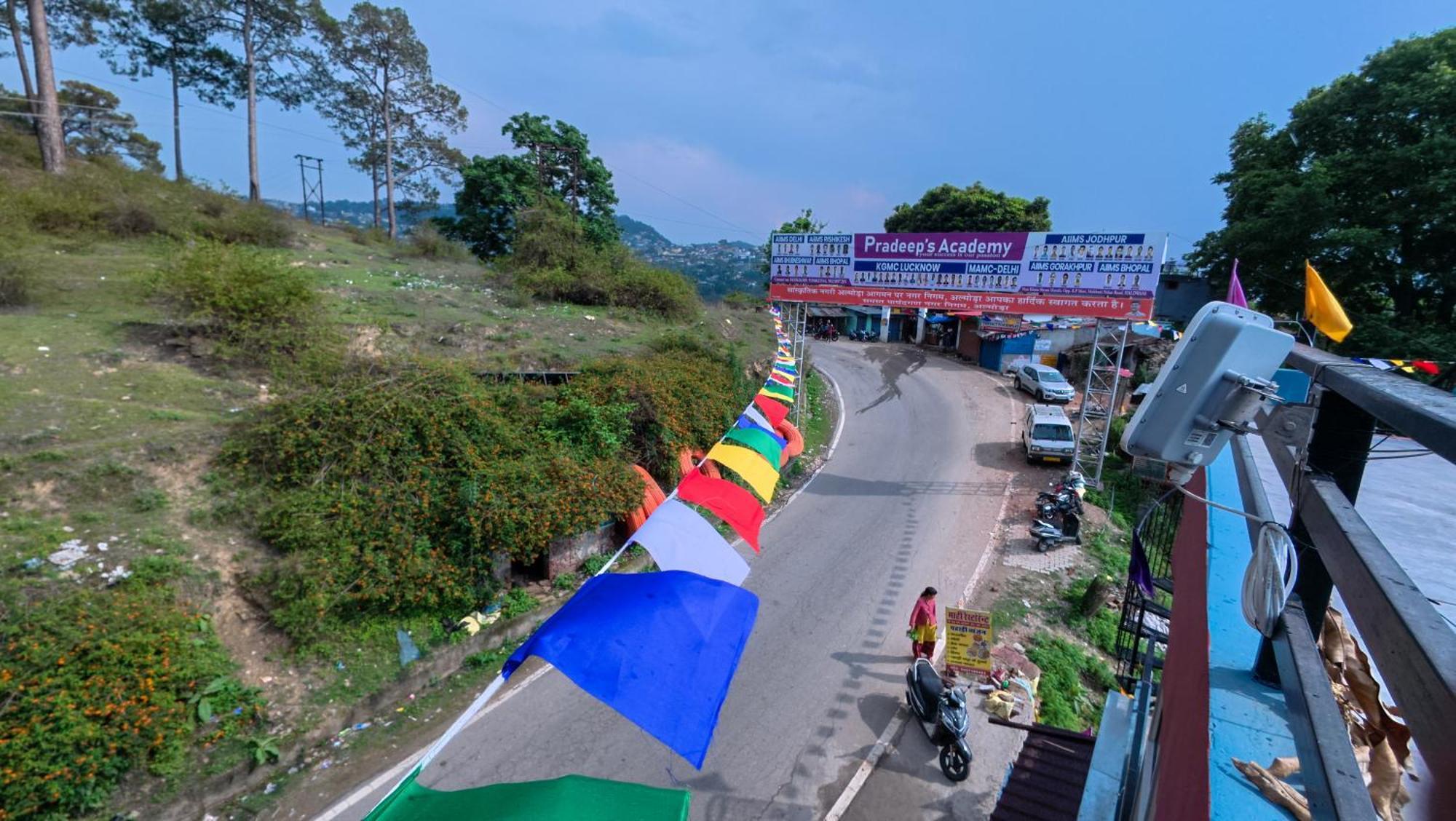 Mahi Restaurant & Guest House อัลโมรา ภายนอก รูปภาพ