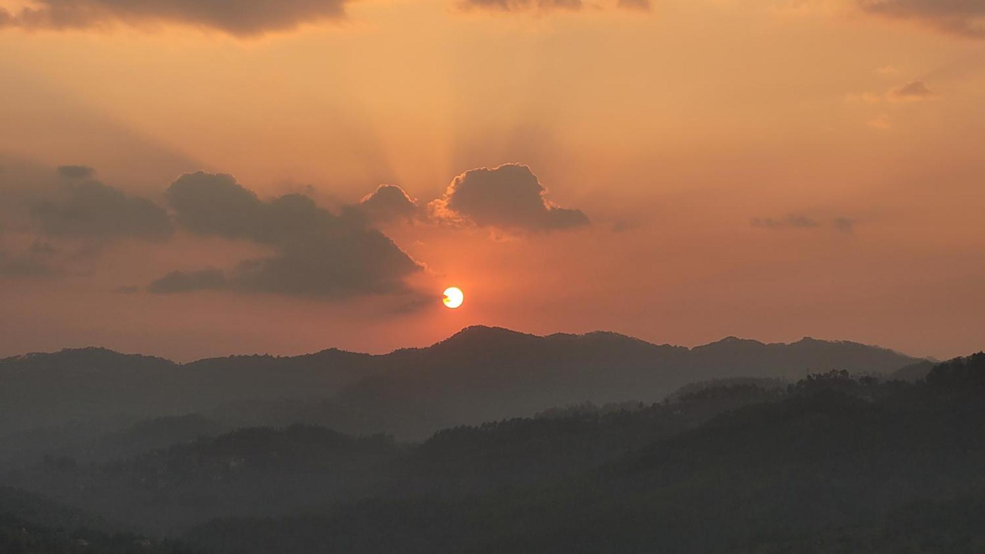 Mahi Restaurant & Guest House อัลโมรา ภายนอก รูปภาพ