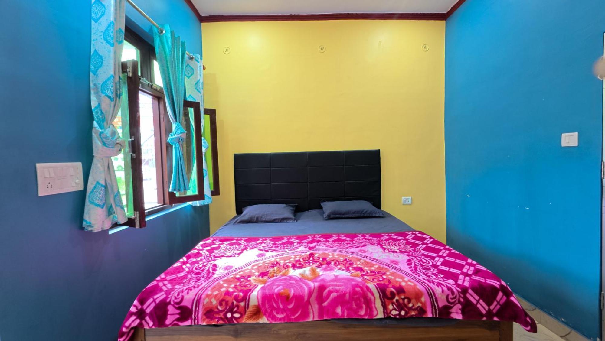 Mahi Restaurant & Guest House อัลโมรา ภายนอก รูปภาพ