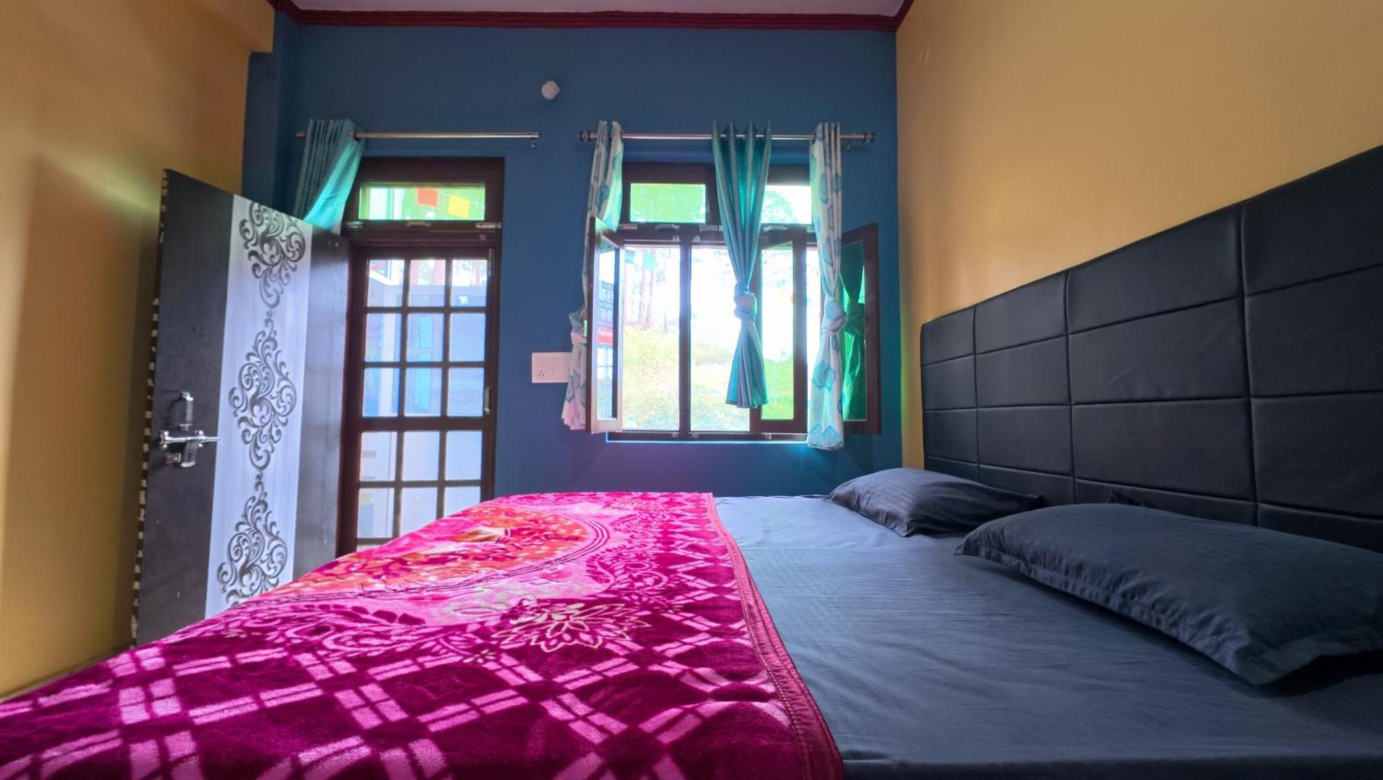 Mahi Restaurant & Guest House อัลโมรา ภายนอก รูปภาพ